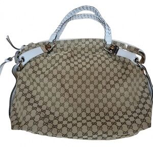 Vintage cloth Gucci bag in excellent condition.